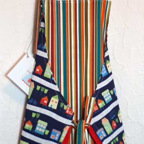 “Neighbourhood “ double sided toddler apron. Size 2-4yrs.Handmade - Picture 3 of 4